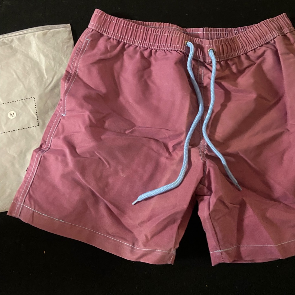 NEW Men’s color changing bathing swim suit medium